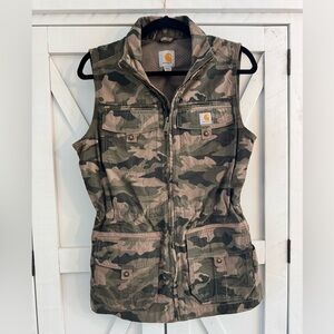 CARHARTT Women’s fitted camo vest. Size small. EUC. Never worn.
